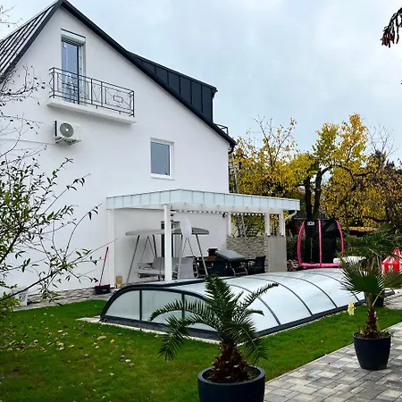 Pool & Chill Balaton Апартаменты *