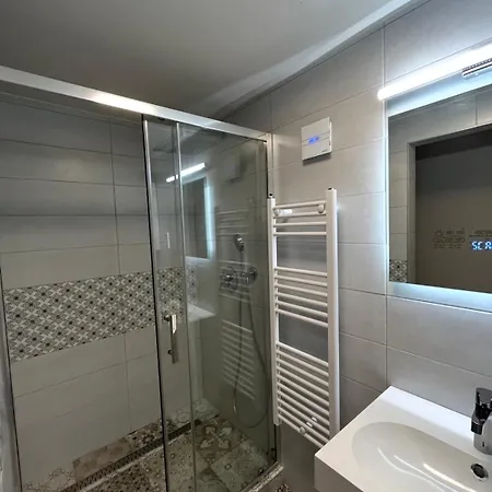 Pool & Chill Balaton * Балатонвилагош