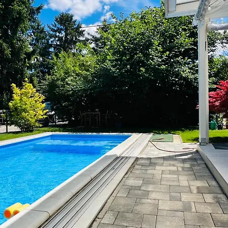 Pool & Chill Balaton Апартаменты *