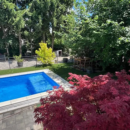 Pool & Chill Balaton Апартаменты *